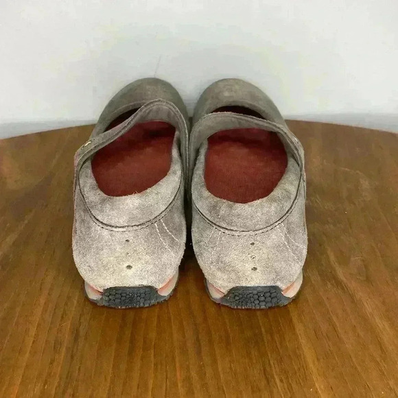 Eddie Bauer Women's Slip On Suede Shoes Size 9 - Picture 4 of 8